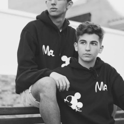 LGBT Gay Matching Couple Shirts For Mr With Very Cute Little Kissing Mickey Mouse